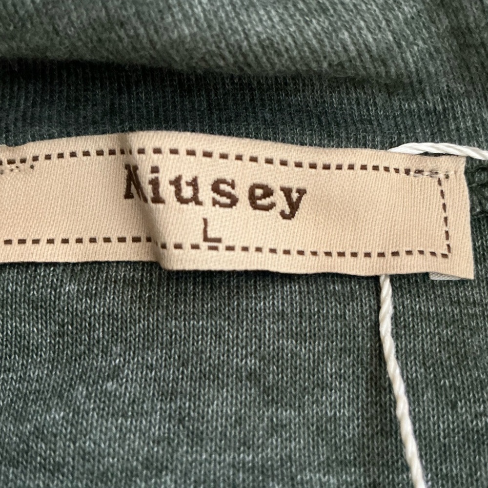 Miusey by Amazon L Top - Picture 6 of 7
